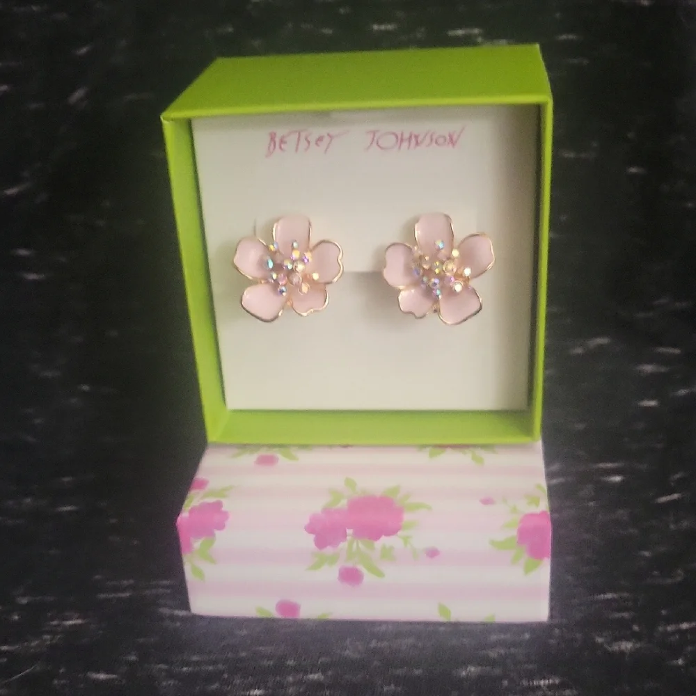 NIB Betsey Johnson Pierced Earrings Pink Flower Crystals Leverback Closure 1" - Picture 7 of 8